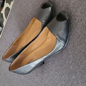 Softshoe by medics sz 8.5 black leather peep toe heels